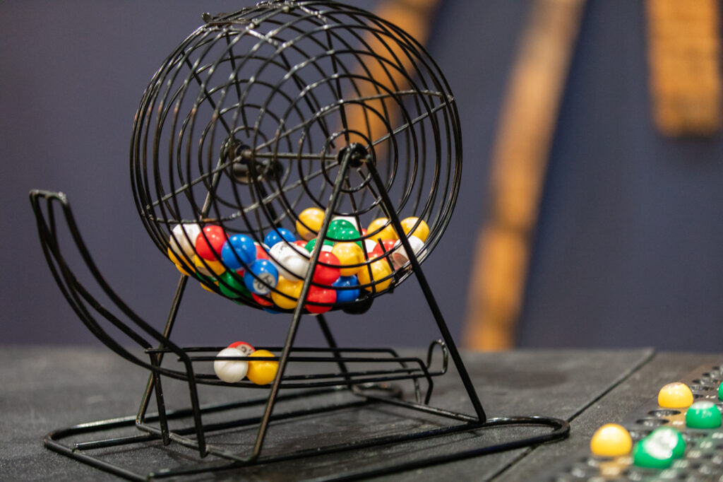 Bingo cage with balls